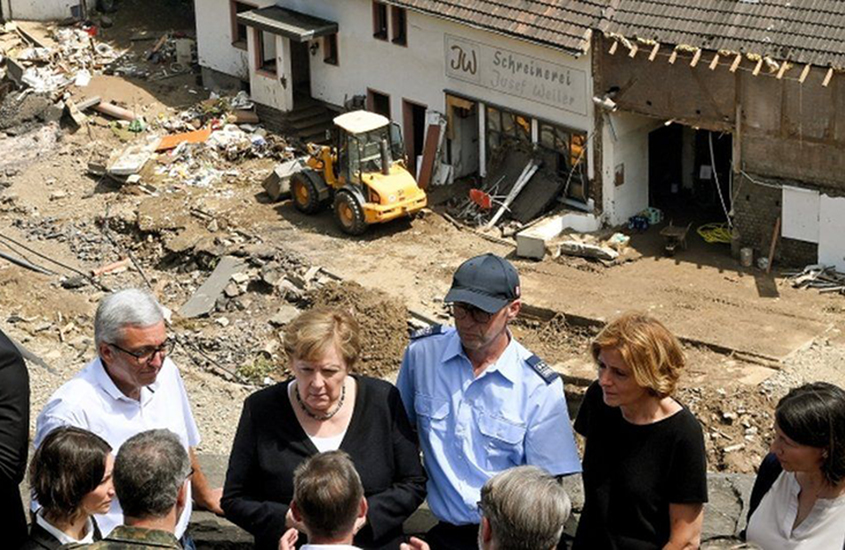 MERKEL TOURS AFTER FLOODING