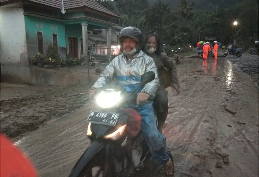 Indonesia volcano pic