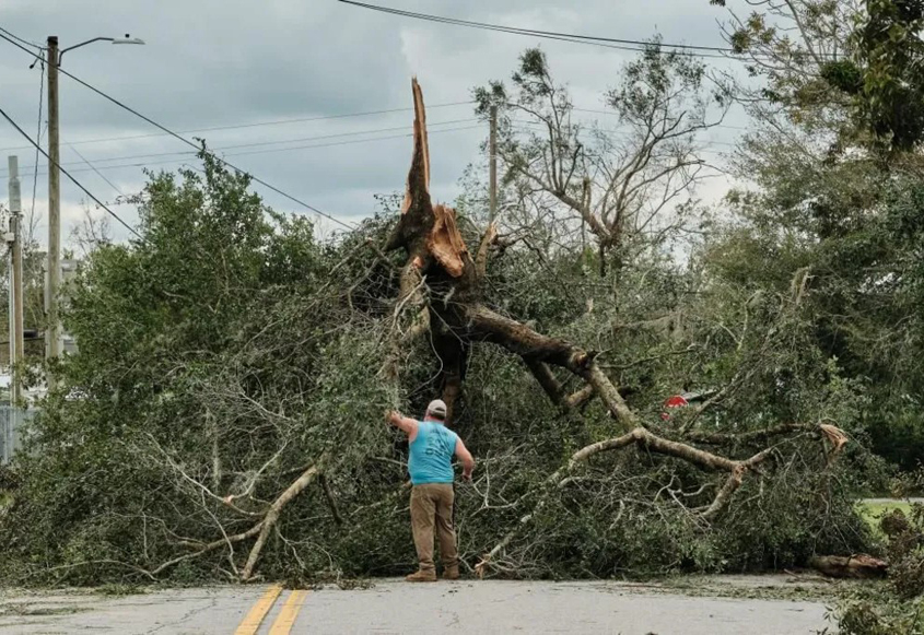 Four deaths as Hurricane Isaias moves across south-east USA